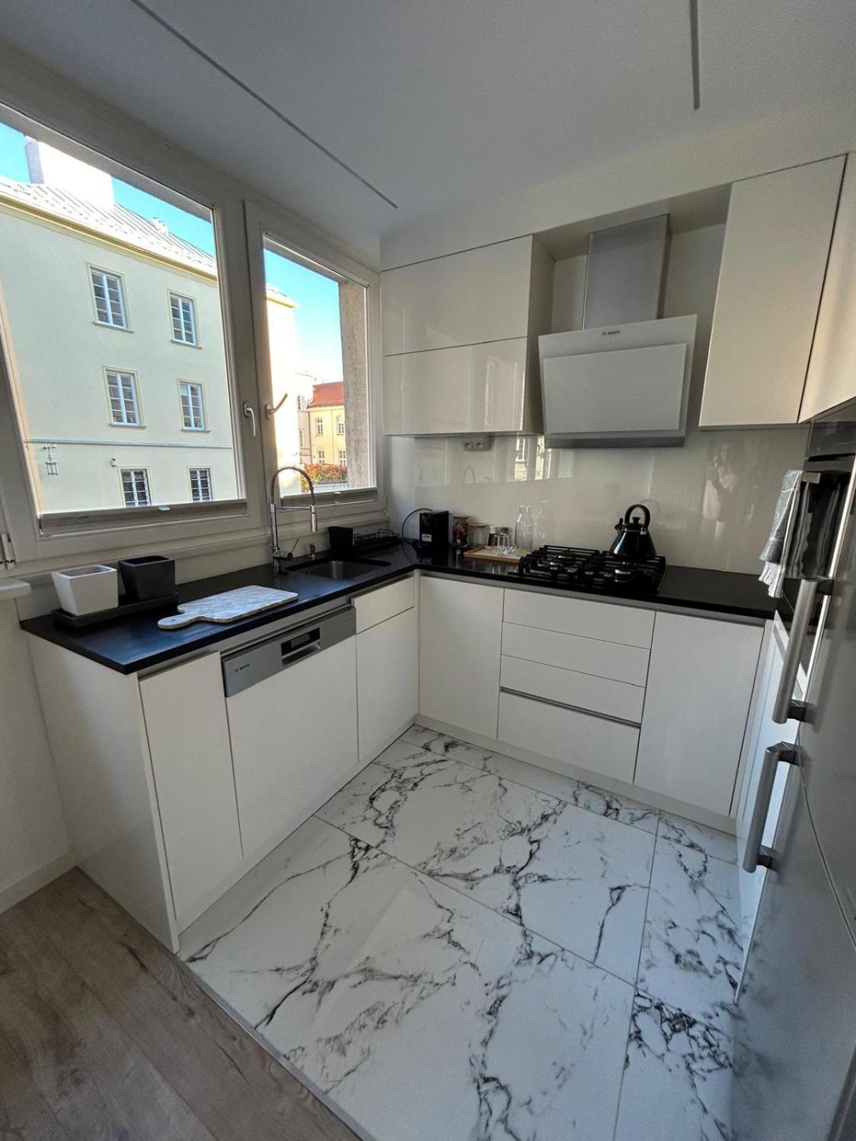 Old Town - Trebacka Apartment Варшава Екстер'єр фото